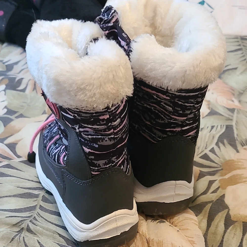 Nova Mountain Kids Snow Boots with Pink and Gray Pattern